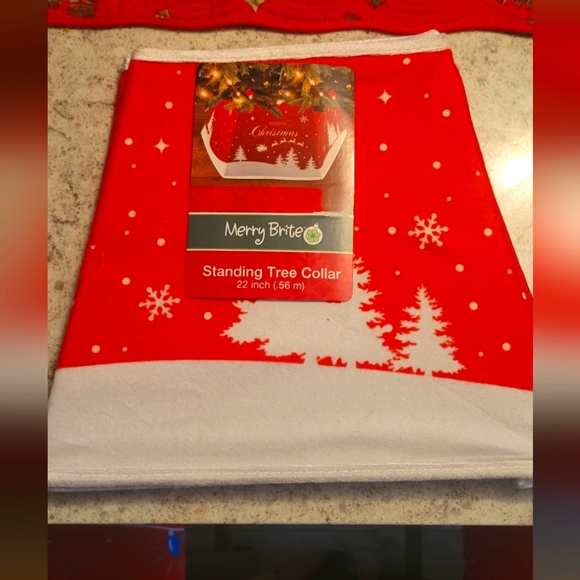 Merry Brite Standing Christmas Tree Collar - Picture 1 of 5